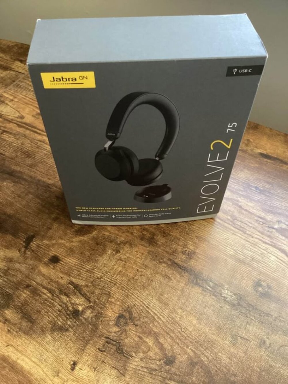 Jabra Evolve2 75 Headphone with charging stand